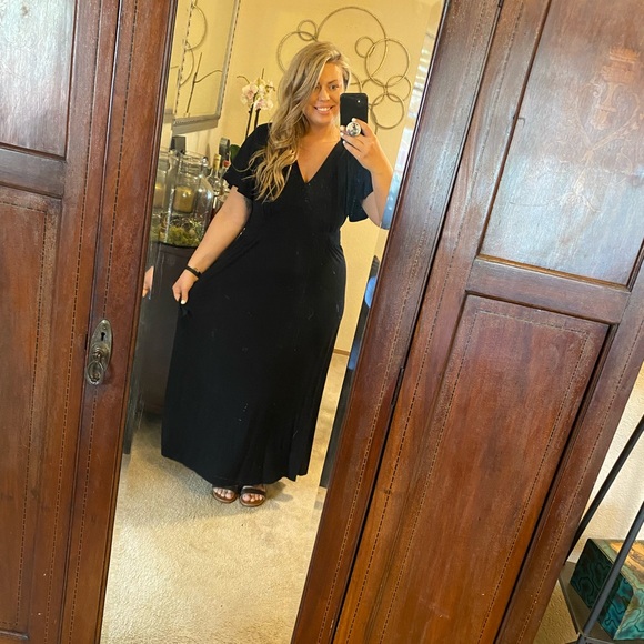 Dresses & Skirts - Beautiful Short Sleeved Maxi